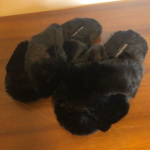 Banana Republic Factory Faux Fur Crossover slippers